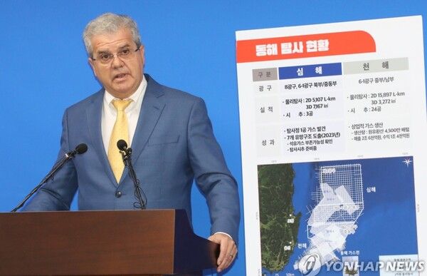 지난 7일 정부세종청사에서 열린 동해 심해 석유·가스전 관련 기자간담회에서 비토르 아브레우(Vitor Abreu) 액트지오(ACT-Geo) 고문은 “20%의 성공 가능성이란 말은 동시에 80%의 실패 가능성이 있다는 뜻”이라고 밝히며 사업 전망에 대해 긍정과 부정을 확정적으로 말하는 것을 경계했다. / 연합뉴스