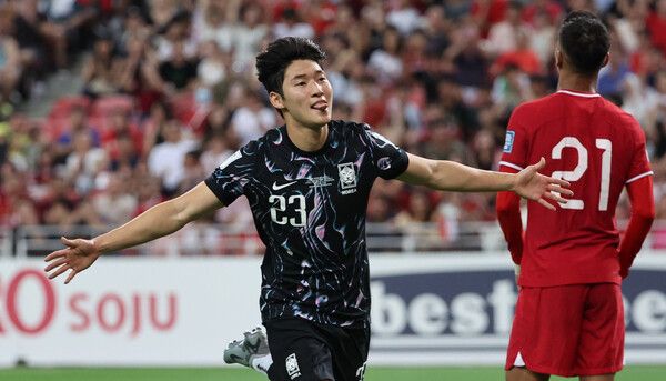 6일(현지시간) 싱가포르 국립경기장에서 열린 2026 북중미 월드컵 아시아 2차 예선 조별리그 C조 5차전 한국과 싱가포르의 경기. 후반전 팀 여섯번째 골을 넣은 배준호가 세리머니를 하고 있다. /연합뉴스