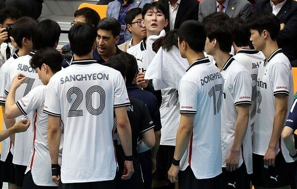 한국 남자배구 대표팀 선수단. /연합뉴스