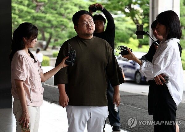 질문 답하는 유투버 쯔양 협박 의혹 구제역 / 연합뉴스