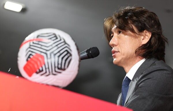 홍명보 한국 축구 국가대표 감독이 29일 서울 종로구 축구회관에서 열린 취임 기자회견에서 발언하고 있다. /연합뉴스