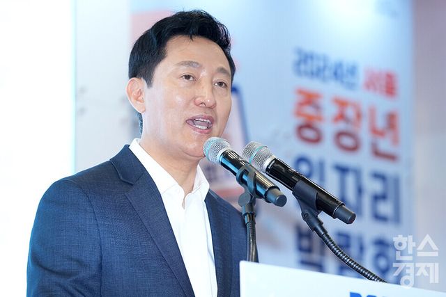 오세훈 서울시장이 22일 오전 서울 동대문디자인플라자(DDP)에서 열린 2024년 서울 중장년 일자리박람회에 참석해 개회사를 하고 있다. /최대성 기자 dpdaesung@sporbiz.co.kr 2024.07.22.