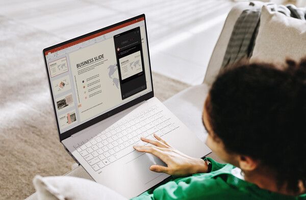 2025년형 LG 그램에서 LG전자의 차별화된 온디바이스 AI인 '그램 챗 온디바이스'를 사용하고 있는 모습./LG전자