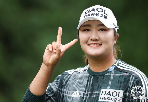 유해란이 환하게 웃고 있다. /KLPGA 제공