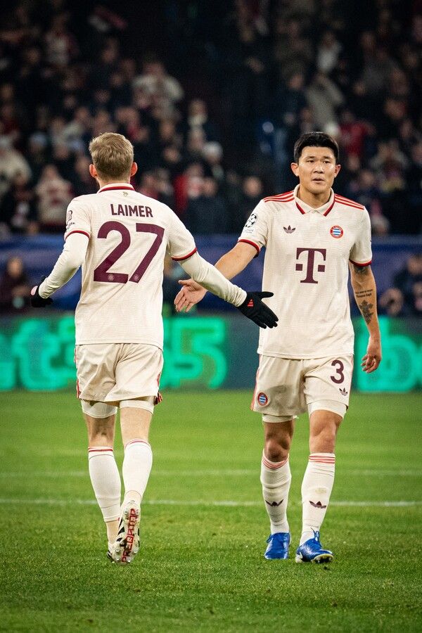 바이에른 뮌헨 김민재(오른쪽). /구단 페이스북