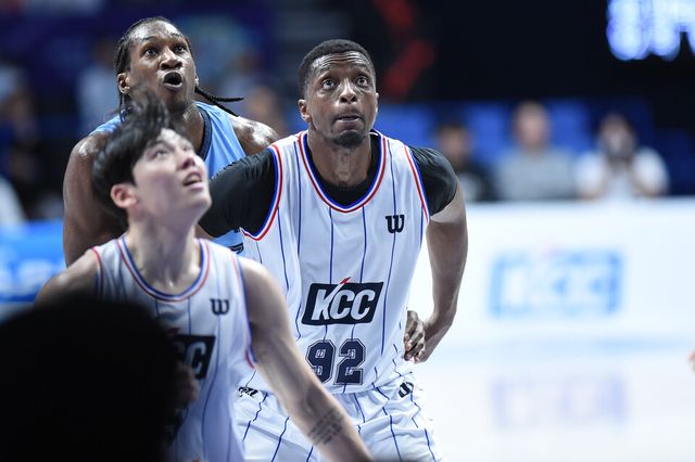 KCC 데뷔전을 치른 캐디 라렌. /KBL 제공