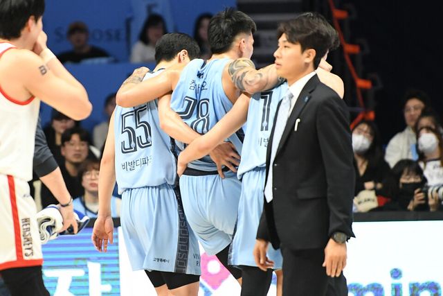 12일 서울 SK와 데뷔전서 부상을 당한 프로농구 고양 소노 케빈 켐바오. /KBL 제공