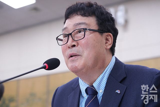 김택규 대한배드민턴협회장이 지난해 9월 24일 서울 여의도 국회에서 열린 문화체육관광위원회 전체회의에 출석해 의원 질의에 답변하고 있다. /최대성 기자 dpdaesung@sporbiz.co.kr 2024.09.24.