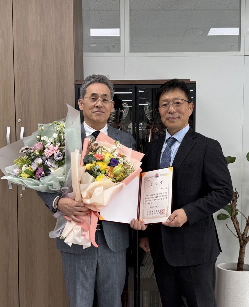 당선증 받은 정석 회장. /대한볼링협회 제공