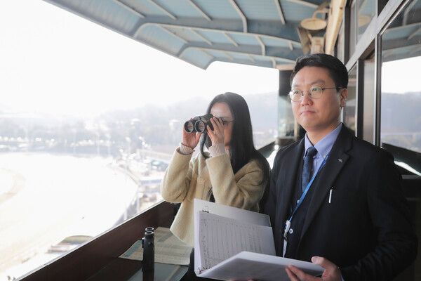 박명선 심판위원(왼쪽), 정재민 심판위원. /한국마사회 제공