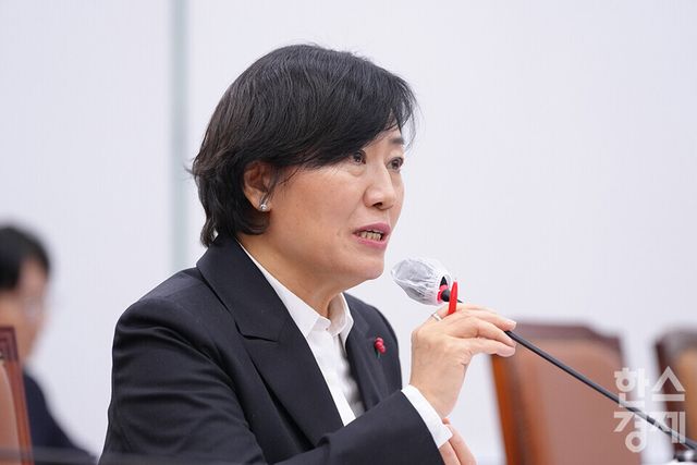 송미령 농림축산식품부 장관 후보자가 18일 오후 서울 여의도 국회에서 열린 인사청문회에서 의원들의 질의에 답변하고 있다. /최대성 기자 dpdaesung@sporbiz.co.kr 2023.12.18.