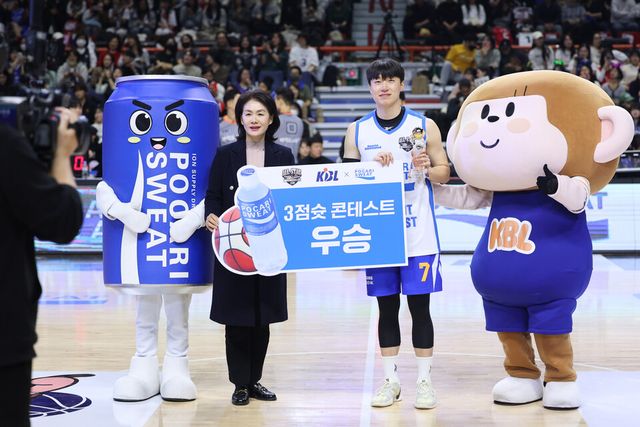 2024-2025 KCC 프로농구 올스타전 ‘포카리스웨트 3점슛 콘테스트’에서 우승을 차지한 서울 삼성 최성모. /KBL 제공