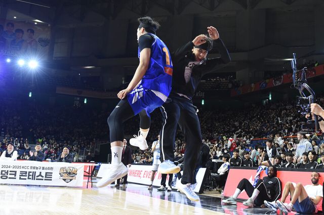 덩크 콘테스트에서 맹활약한 서울 삼성 조준희(왼쪽)와 팀 동료 저스틴 구탕. /KBL 제공