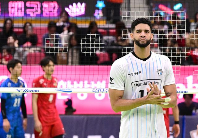 프로배구 V리그 남자부 현대캐피탈이 한국전력을 완파하고 파죽의 14연승을 질주했다. /KOVO 제공