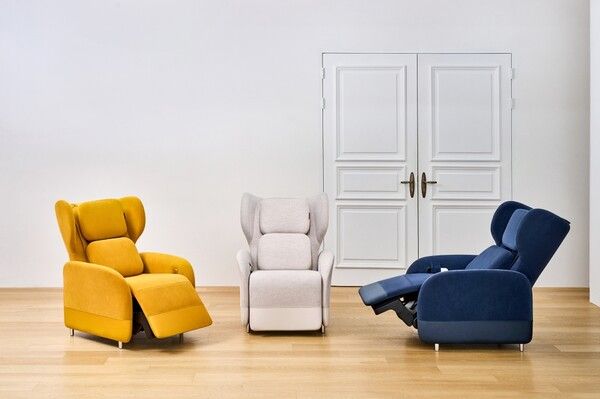 바디프랜드의 마사지 소파 '파밀레 C'는 3가지 색상으로 출시됐다./바디프랜드