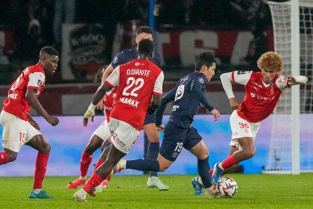 2024-2025 프랑스 리그앙 19라운드 스타드 드 랭스전에 선발로 출전해 60분을 소화한 이강인(19번). /연합뉴스