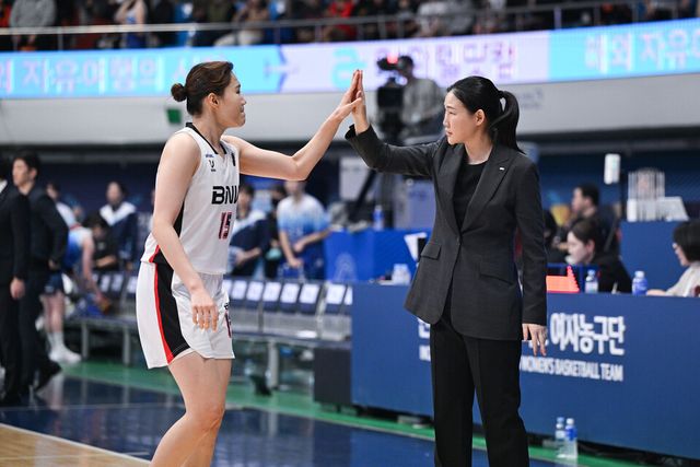 여자프로농구 부산 BNK가 2연패에서 탈출하며 선두 자리를 되찾았다./ WKBL 제공
