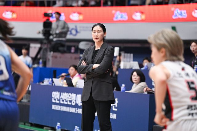 여자프로농구 부산 BNK의 사령탑 박정은 감독. /WKBL 제공