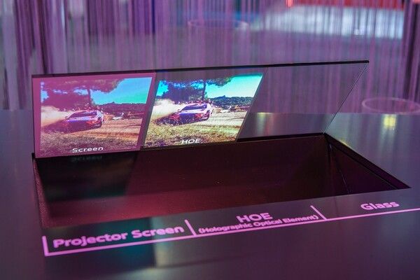 현대모비스가 지난 CES 2025에서 공개한 홀로그래픽 윈드쉴드 디스플레이/ 연합뉴스