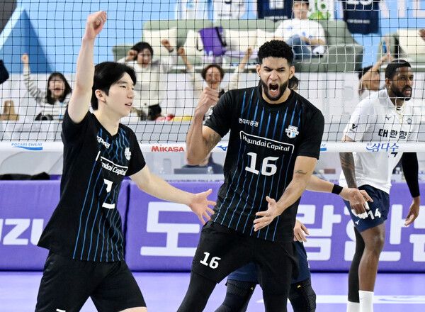 프로배구 V리그 남자부 현대캐피탈 레오(오른쪽)와 허수봉. /KOVO 제공