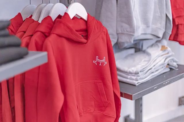 JLingz Ltd에서 생산한 의류. /jlingz 인스타그램