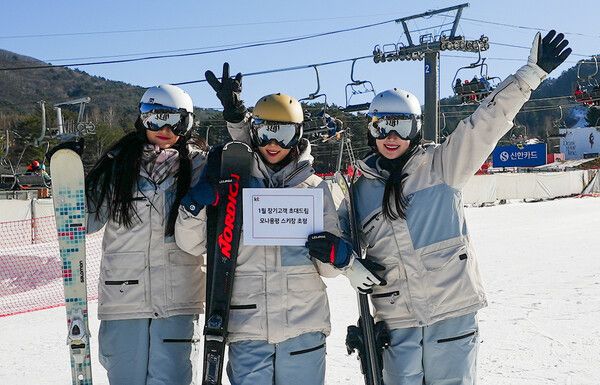 KT가 2025년 새해를 맞아 장기이용 고객 혜택으로 모나 용평 스키장 이용권을 준비했다고 7일 밝혔다. / KT