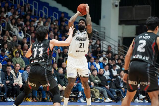  7일 홍콩에서 열린 2024-2025 EASL 조별리그 A조 원정 경기서 홍콩 이스턴에 61-69로 패배한 수원 KT. /EASL 제공
