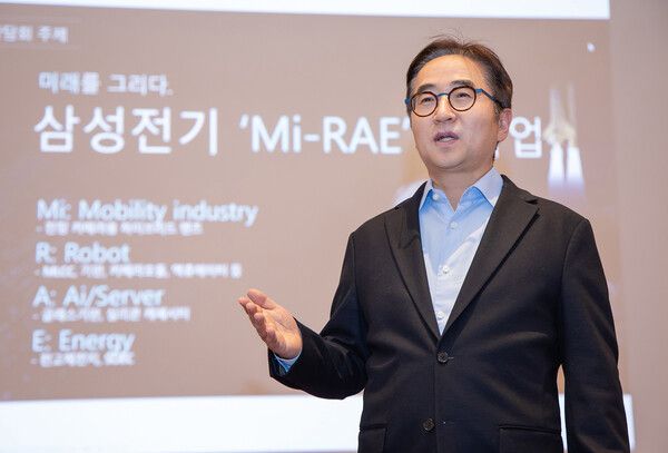 장덕현 삼성전기 사장이 'CES 2025'에서 미디어 간담회를 진행하고 있다./삼성전기