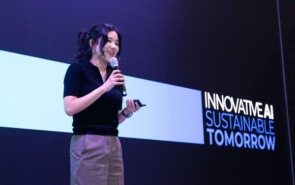 이소영 트웰브랩스 공동 창업자가 8일(현지시간) 미국 라스베이거스에서 열린 ‘IR 피칭 데이’에서 '영상을 이해하는 멀티모달 AI 모델'을 주제로 발표하고 있다. SKT 제공