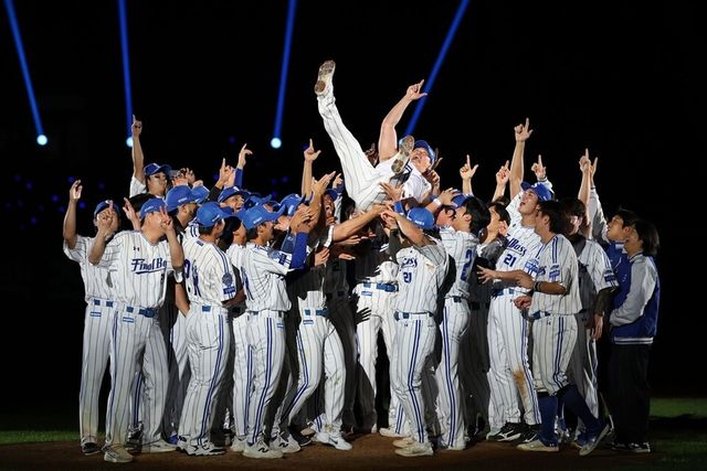 오승환이 후배들에게 헹가래를 받고 있다. /삼성 라이온즈 제공