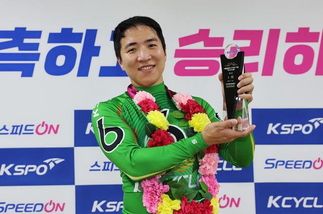 임채빈이 지난달 28일 열린 서울올림픽 37주년 기념 대상 경륜에서 우승을 차지하며 경륜 최강자 자리를 굳혔다. /경륜경정총괄본부 제공