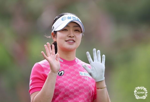 유현조가 미소를 짓고 있다. /KLPGA 제공