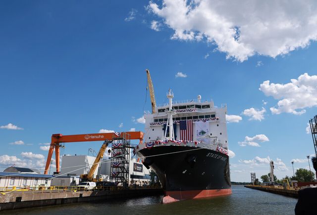미국 필라델피아의 한화필리조선소 안벽에 접안돼 있는 미 해양청 발주 국가 안보 다목적 선박(NSMV) ‘스테이트 오브 메인’호./연합뉴스