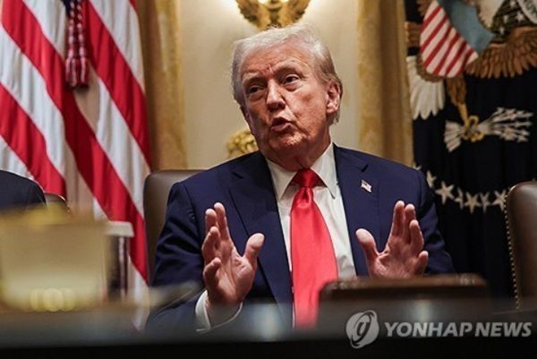 도널드 트럼프 미국 대통령이 중국의 희토류 수출 통제에 대응해 11월부터 추가로 100% 관세를 부과하겠다고 밝혔다. /연합뉴스