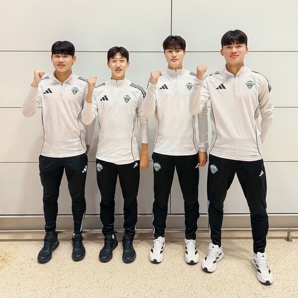 PSV 에인트호번 연수에 참가하는 전북 현대 U-18팀 한승민, 이서율, 박도현, 최건민(왼쪽부터). /전북 현대 제공