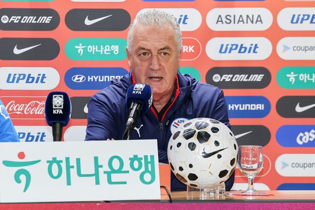 구스타보 알파로 파라과이 축구 대표팀 감독. /연합뉴스