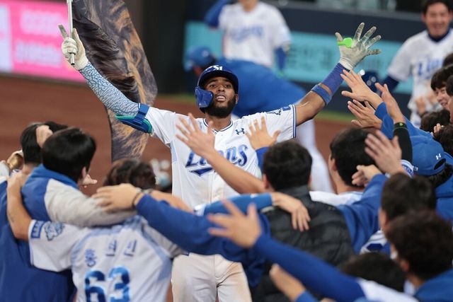 정규리그 4위 삼성 라이온즈가 3위 SSG 랜더스를 상대로 ‘업셋’을 완성하며 플레이오프(PO) 진출에 성공했다. /삼성 라이온즈 제공