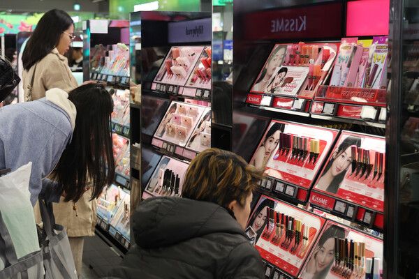 서울 시내의 한 화장품 매장./연합뉴스