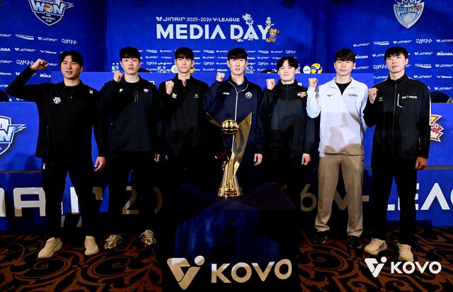 현대캐피탈 신호진, 우리카드 김지한, KB손해보험 임성진, 삼성화재 김준우, 한국전력 김정호, 대한항공 정한용, OK저축은행 전광인(왼쪽부터 순서대로). /한국배구연맹 제공