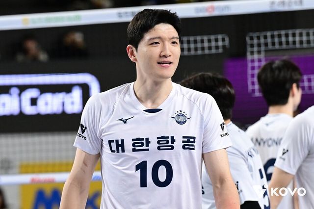 등번호 10 유니폼을 입은 정지석. 새 시즌엔 주장을 상징하는 언더바가 번호 밑에 표기될 예정이다. /KOVO 제공