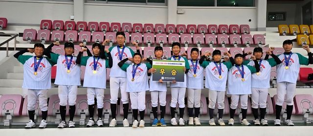  2025 안동시장배 전국어린이야구대회에서 공동 우승을 차지한&nbsp;서울 도봉구유소년야구단. /대한유소년야구연맹 제공