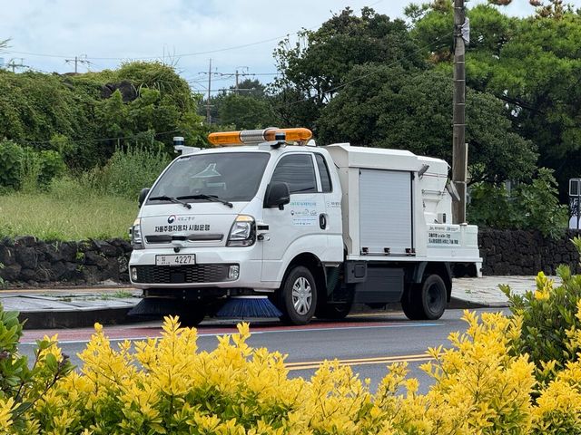 LG유플러스가 제주특별자치도와 자율주행 노면청소차 시범운행 사업을 진행한다./LG유플러스