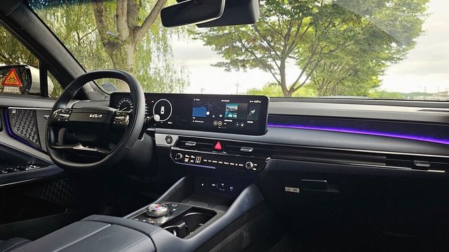 기아 '더 뉴 K8 하이브리드'의 1열 실내./곽호준 기자