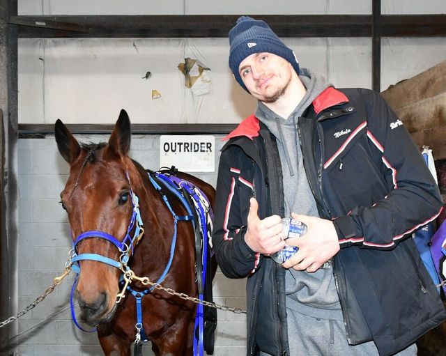 말과 함께 있는 니콜라 요키치. /출처 NBA 홈페이지