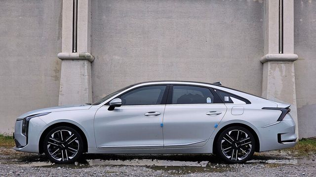 기아 '더 뉴 K8 하이브리드'의 측면./곽호준 기자