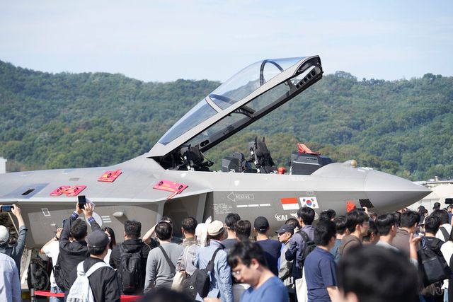ADEX 2025 KF-21 지상 전시./KAI
