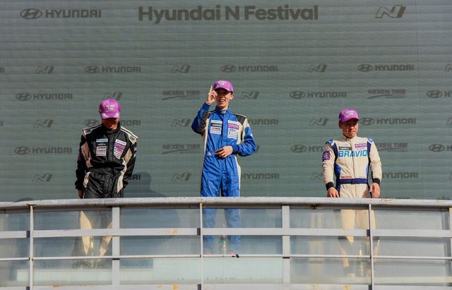 2025 현대 N페스티벌 N2 마스터즈 클래스 4라운드 포디움 시상. 왼쪽부터 박치형, 권혁진, 정상오./현대N페스티벌