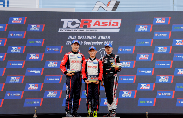 지난 9월 13일 '2025 TCR 아시아 시리즈' 7라운드&nbsp;포디움 시상. 왼쪽부터 박준성, 박준의, 쟝 치엔 샹./현대N페스티벌