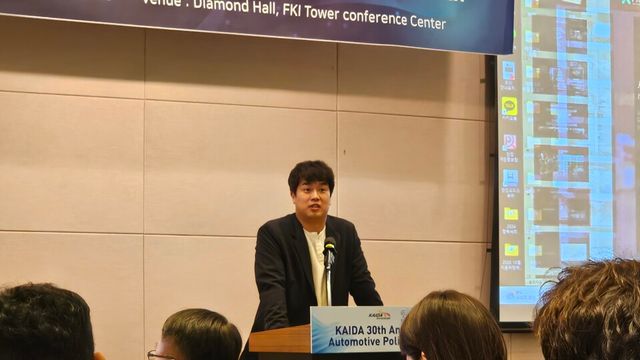 유민상 오토노머스에이투지 상무가 21일 서울 여의도에서 열린 '한국수입자동차협회(KAIDA) 창립 30주년 정책 세미나'에서 '자율주행차의 현주소와 혜외사례를 통한 시사점'을 주제로 강연하고 있다./곽호준 기자