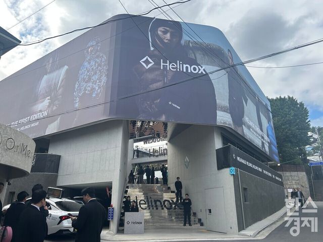 헬리녹스 웨어 팝업 스토어 입구. /하지현 기자